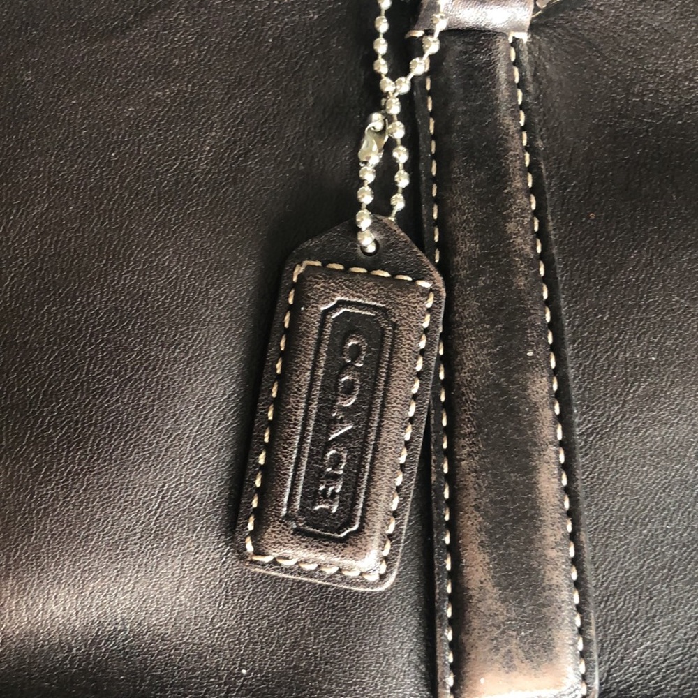 Authentic Coach handbag. - Picture 2 of 9